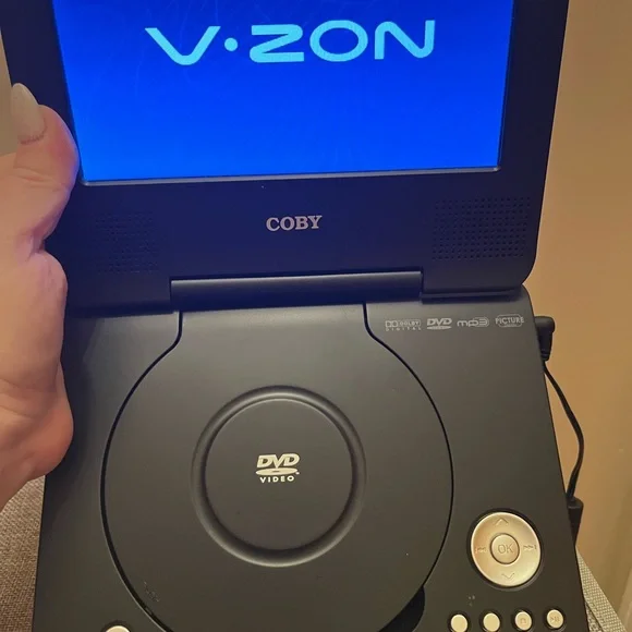Coby V-zon portable DVD. Like new in great condition 7”